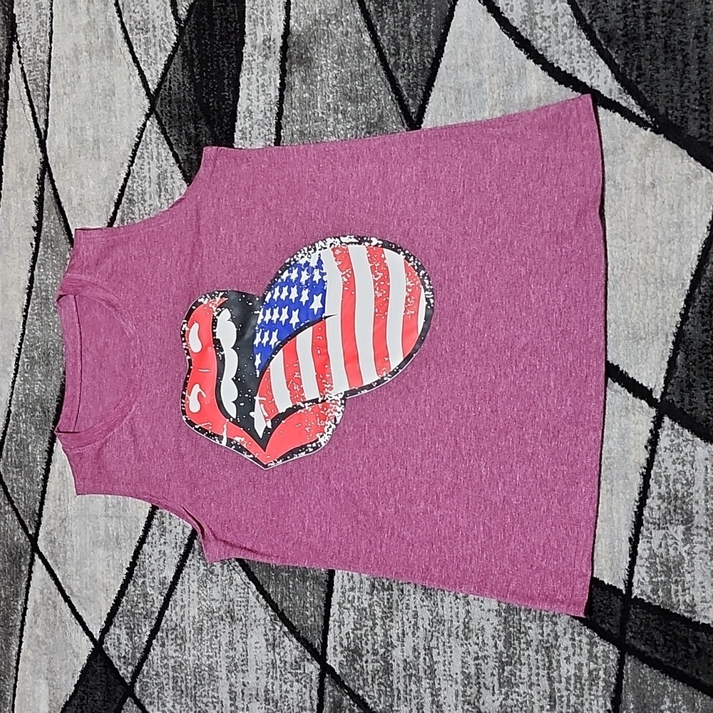 DIANE'S BOUTIQUE PATRIOTIC STARS & STRIPES MOUTH TOUGUE MAROON LARGE TANK-TOP